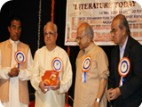 Releasing the Book Kamaladevi CHattopadhya by Smt. Sadhana Kamat